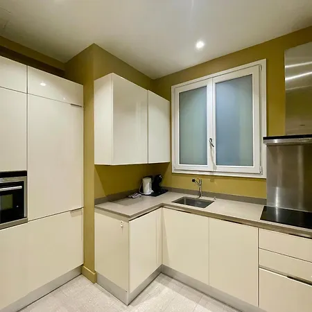 Tour Eiffel Montaigne Apartment Paris