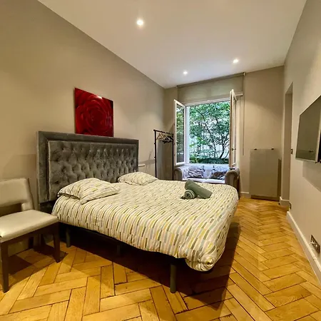 Apartment Tour Eiffel Montaigne Paris