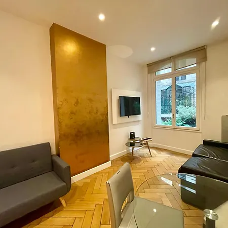 Tour Eiffel Montaigne *