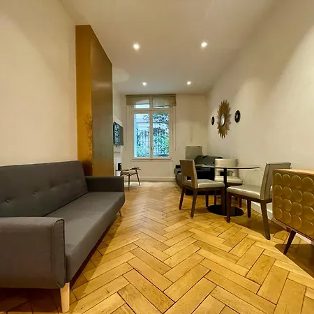 Apartment Tour Eiffel Montaigne