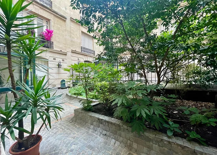 Tour Eiffel Montaigne Apartamento *