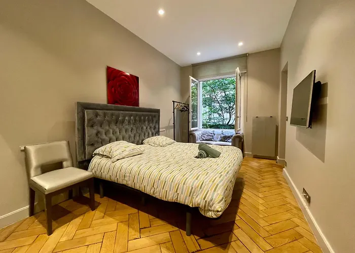 Apartamento Tour Eiffel Montaigne Paris