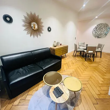 Tour Eiffel Montaigne Appartement Paris