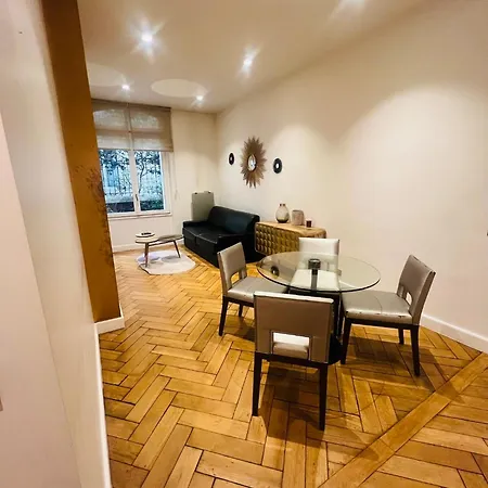 Appartement Tour Eiffel Montaigne