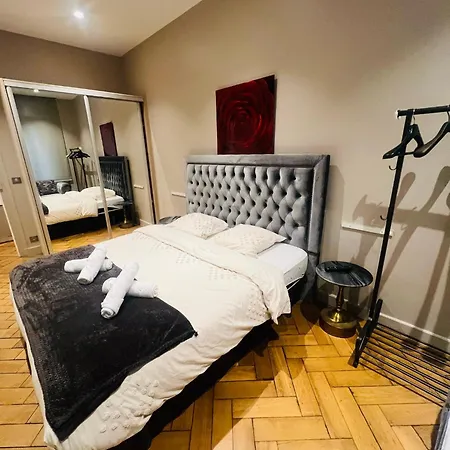 Tour Eiffel Montaigne Appartement Paris
