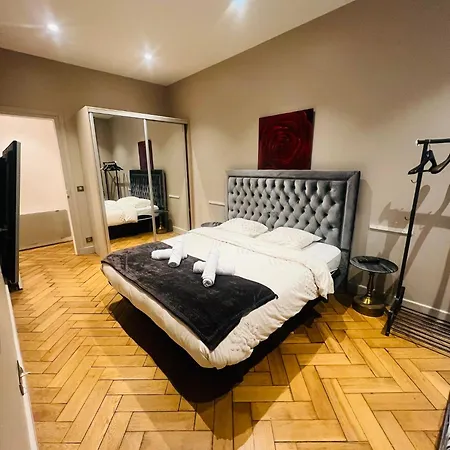 Tour Eiffel Montaigne Appartement Paris