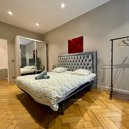 Tour Eiffel Montaigne Apartament Paryż
