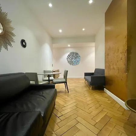 Apartament Tour Eiffel Montaigne *