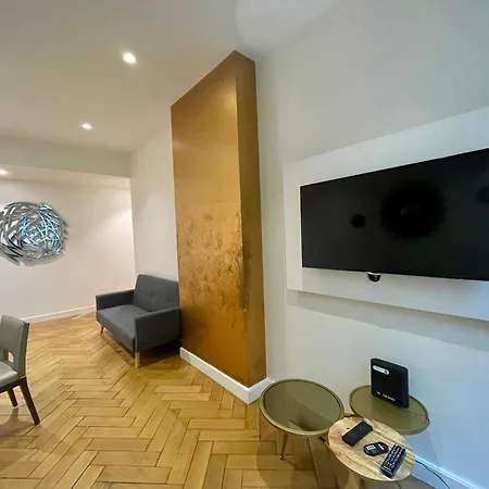 Tour Eiffel Montaigne Apartament Paryż